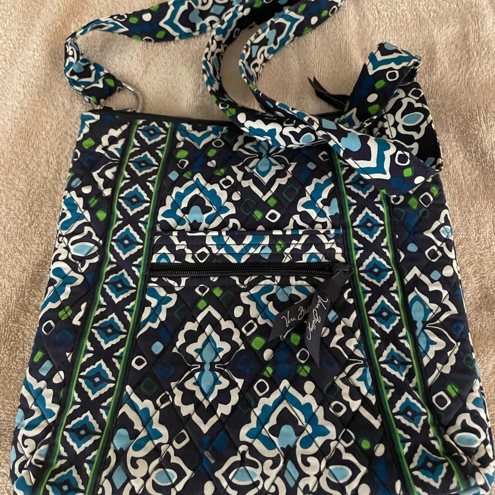 VERA BRADLEY
Stylish Blue Patterned Crossbody Bag